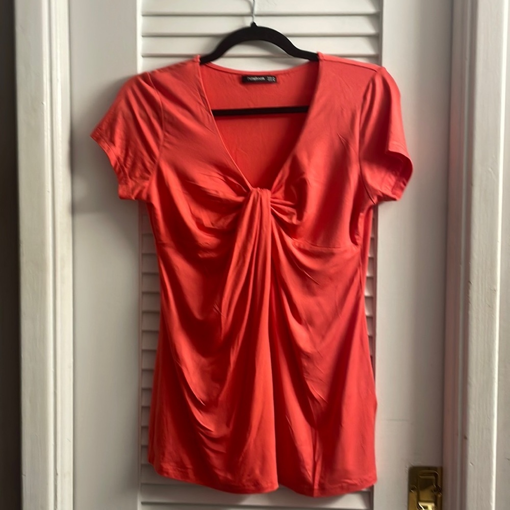 Patty Boutik Coral Twist Front Shirt Size M. Rayon/Spandex Blend Very Soft!